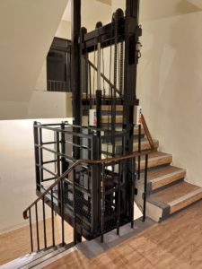 樓梯間專用貨梯，輕巧設計，堅固耐用